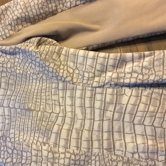 BCBGMaxaria Fitted Blazer - Picture 6 of 7